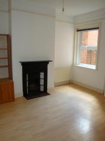 			NEW INSTRUCTION, 4 Bedroom, 1 bath, 1 reception Flat			 Chichele Road, WILLESDEN GREEN